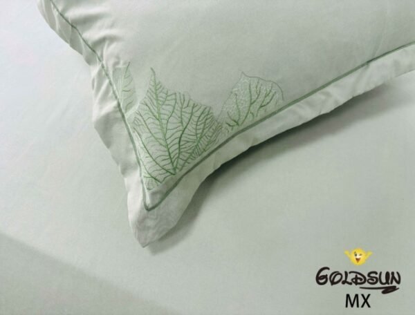 SET DE SÁBANAS 4PCS COLOR ENTERO BORDADAS (FARDOX30UND)