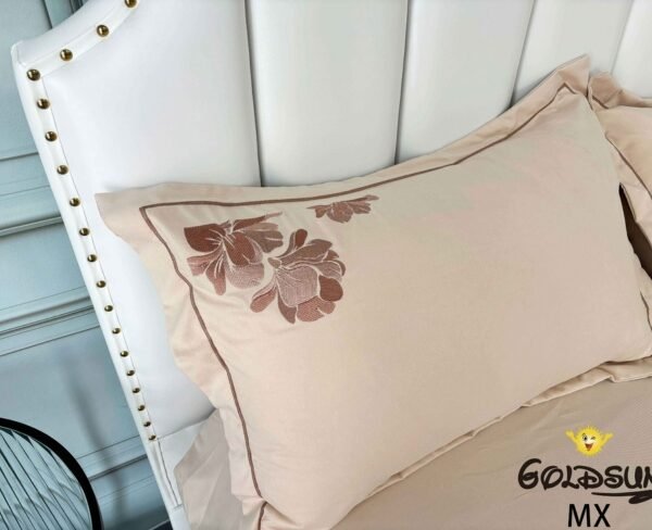 SET DE SÁBANAS 4PCS COLOR ENTERO BORDADAS (FARDOX30UND)