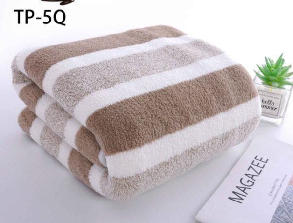 TOALLA DE MICROFIBRA RAYADA 70 X 140 CM. (FARDOX15DOC.)