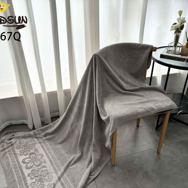 TP - 67Q / TOALLA MICROFIBRA C.E. ALTO RELIEVE 90X160 CM (FARDO X 15 DOC)