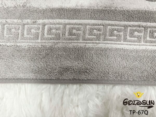 TP - 67Q / TOALLA MICROFIBRA C.E. ALTO RELIEVE 90X160 CM (FARDO X 15 DOC)