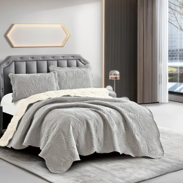 FAV - 2F / COBERTOR TELA CON CARNERO 3 PIEZAS BORDADO PREMIUM (FARDO X 8 UNDS)