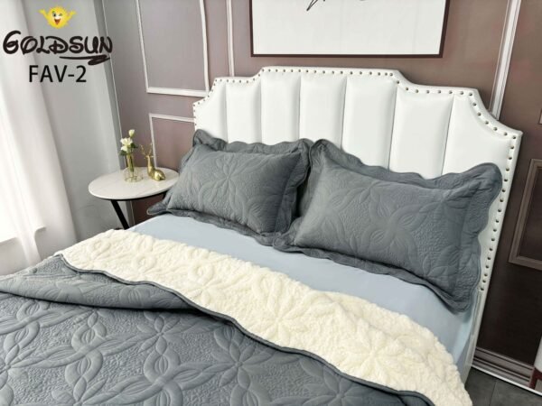 FAV - 2F / COBERTOR TELA CON CARNERO 3 PIEZAS BORDADO PREMIUM (FARDO X 8 UNDS)