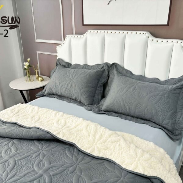 FAV - 2F / COBERTOR TELA CON CARNERO 3 PIEZAS BORDADO PREMIUM (FARDO X 8 UNDS)