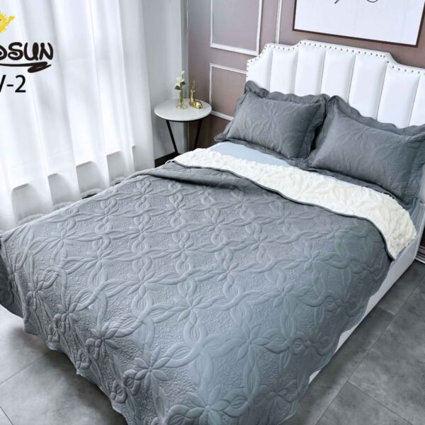 FAV - 2F / COBERTOR TELA CON CARNERO 3 PIEZAS BORDADO PREMIUM (FARDO X 8 UNDS)