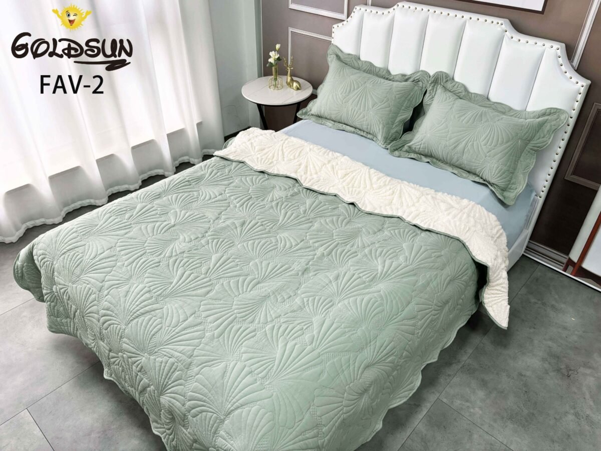 FAV - 2F / COBERTOR TELA CON CARNERO 3 PIEZAS BORDADO PREMIUM (FARDO X 8 UNDS)