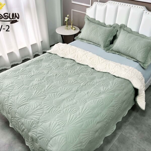 FAV - 2F / COBERTOR TELA CON CARNERO 3 PIEZAS BORDADO PREMIUM (FARDO X 8 UNDS)