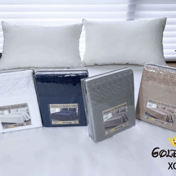 XCB - 2 / SET DE SÁBANAS 4 PIEZAS C.E. CON BORDADO INGLES / (CAJA X 48 UNDS)