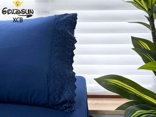 XCB - 2 / SET DE SÁBANAS 4 PIEZAS C.E. CON BORDADO INGLES / (CAJA X 48 UNDS)