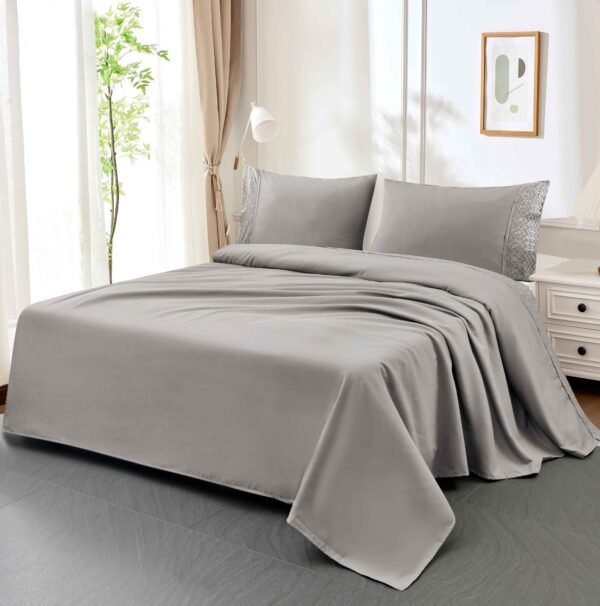 XCB - 2 / SET DE SÁBANAS 4 PIEZAS C.E. CON BORDADO INGLES / (CAJA X 48 UNDS)