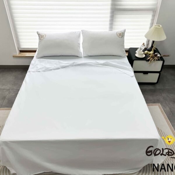 NANCY(2H) / SET DE SÁBANAS 4 PIEZAS COLOR ENTERO MODELO HOTELERA / (CAJA X 42 UNDS)