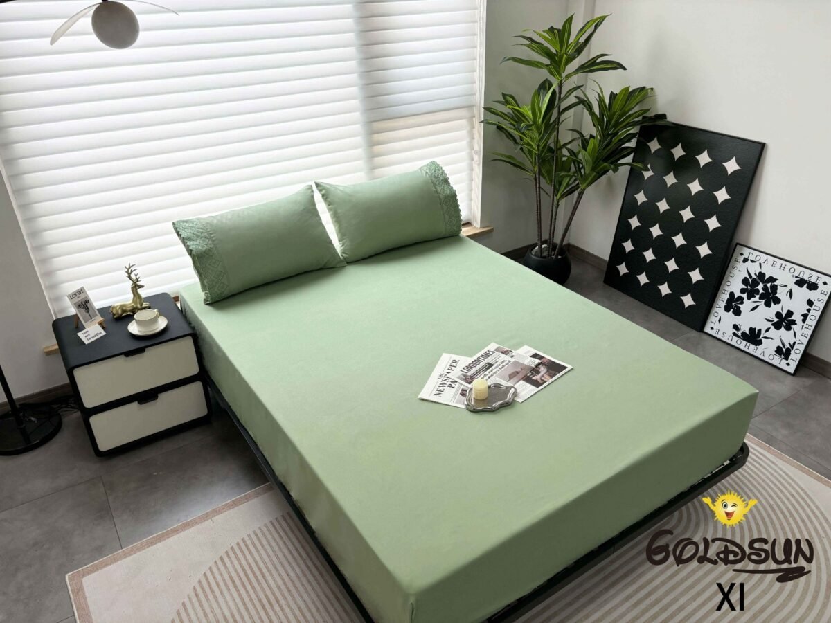 WhatsApp Image 2025-09-29 at 12.00.42 PM XL - 2 / SET DE SÁBANAS 4 PIEZAS CON ESTAMPADO Y BORDADO INGLES PREMIUM / (CAJA X 24 UNDS)