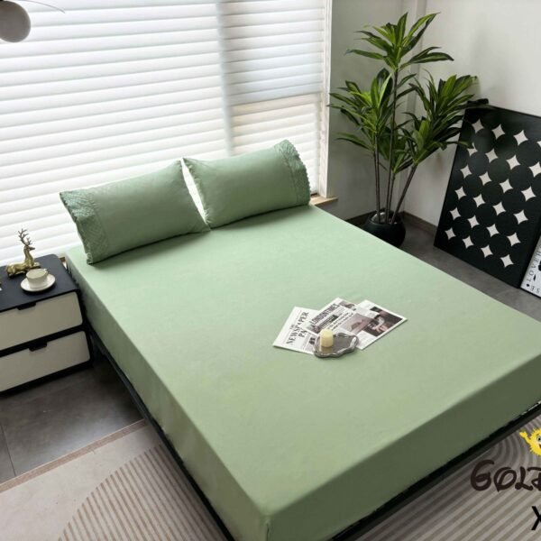 XL - 2 / SET DE SÁBANAS 4 PIEZAS CON ESTAMPADO Y BORDADO INGLES PREMIUM / (CAJA X 24 UNDS)