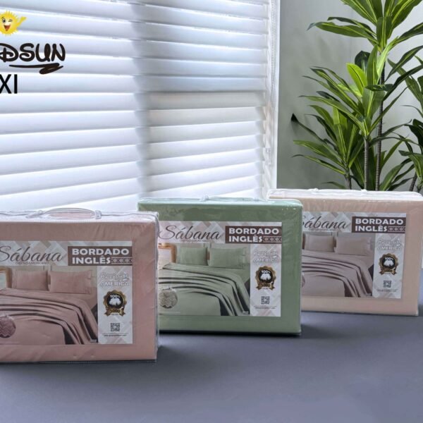 XL - 2 / SET DE SÁBANAS 4 PIEZAS CON ESTAMPADO Y BORDADO INGLES PREMIUM / (CAJA X 24 UNDS)