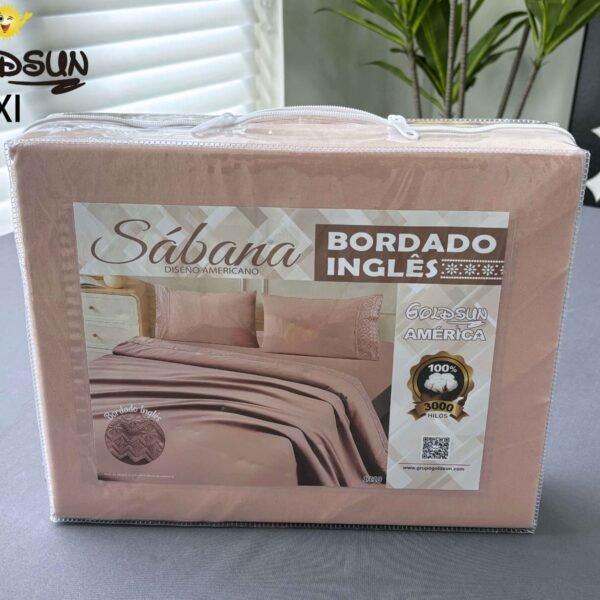 XL - 2 / SET DE SÁBANAS 4 PIEZAS CON ESTAMPADO Y BORDADO INGLES PREMIUM / (CAJA X 24 UNDS)