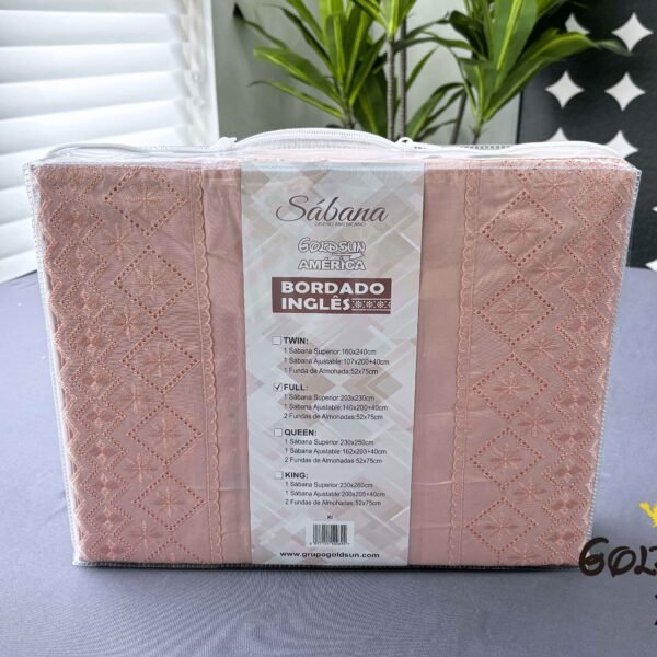 XL - 2 / SET DE SÁBANAS 4 PIEZAS CON ESTAMPADO Y BORDADO INGLES PREMIUM / (CAJA X 24 UNDS)