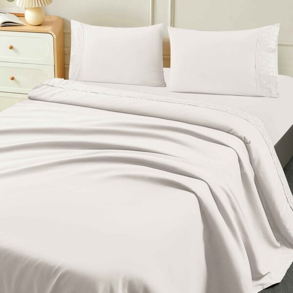 XL - 2 / SET DE SÁBANAS 4 PIEZAS CON ESTAMPADO Y BORDADO INGLES PREMIUM / (CAJA X 24 UNDS)