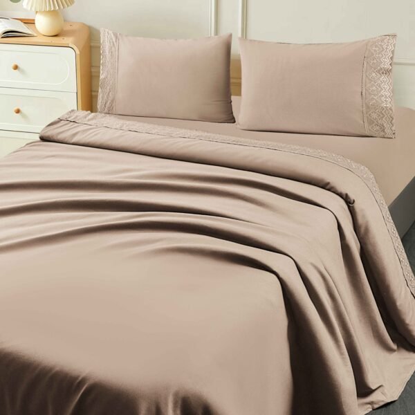 XL - 2 / SET DE SÁBANAS 4 PIEZAS CON ESTAMPADO Y BORDADO INGLES PREMIUM / (CAJA X 24 UNDS)