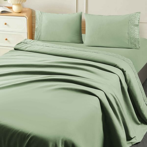 XL - 2 / SET DE SÁBANAS 4 PIEZAS CON ESTAMPADO Y BORDADO INGLES PREMIUM / (CAJA X 24 UNDS)