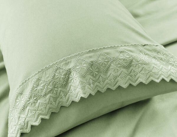 XL - 2 / SET DE SÁBANAS 4 PIEZAS CON ESTAMPADO Y BORDADO INGLES PREMIUM / (CAJA X 24 UNDS)