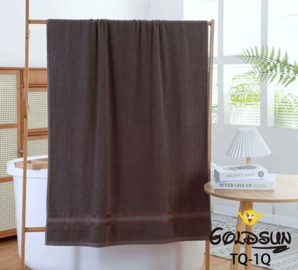 TQ - 1Q / TOALLÓN 100% ALGODÓN BORDADO EN LÍNEA 90 X 160 CM (FARDO X 60 UNDS)