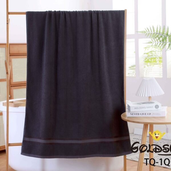 TQ - 1Q / TOALLÓN 100% ALGODÓN BORDADO EN LÍNEA 90 X 160 CM (FARDO X 60 UNDS)