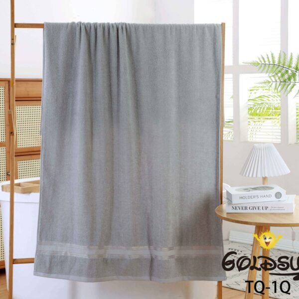 TQ - 1Q / TOALLÓN 100% ALGODÓN BORDADO EN LÍNEA 90 X 160 CM (FARDO X 60 UNDS)