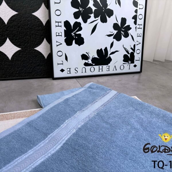 TQ - 1Q / TOALLÓN 100% ALGODÓN BORDADO EN LÍNEA 90 X 160 CM (FARDO X 60 UNDS)