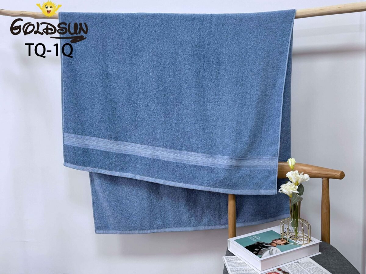 TQ - 1Q / TOALLÓN 100% ALGODÓN BORDADO EN LÍNEA 90 X 160 CM (FARDO X 60 UNDS)