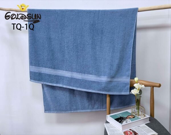 TQ - 1Q / TOALLÓN 100% ALGODÓN BORDADO EN LÍNEA 90 X 160 CM (FARDO X 60 UNDS)