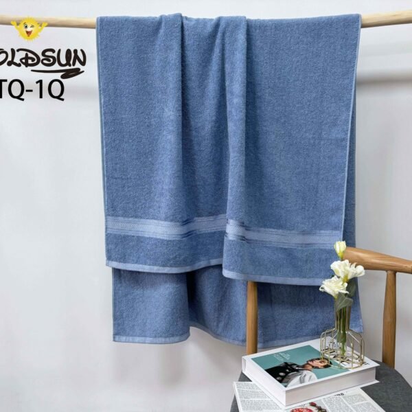 TQ - 1Q / TOALLÓN 100% ALGODÓN BORDADO EN LÍNEA 90 X 160 CM (FARDO X 60 UNDS)