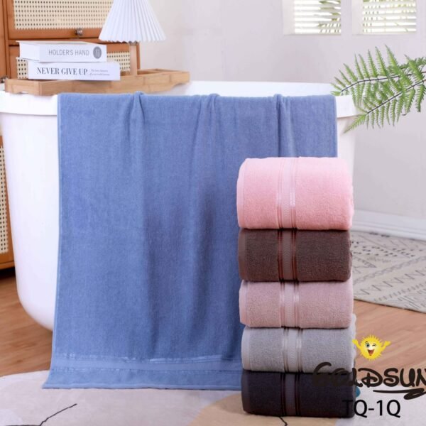 TQ - 1Q / TOALLÓN 100% ALGODÓN BORDADO EN LÍNEA 90 X 160 CM (FARDO X 60 UNDS)