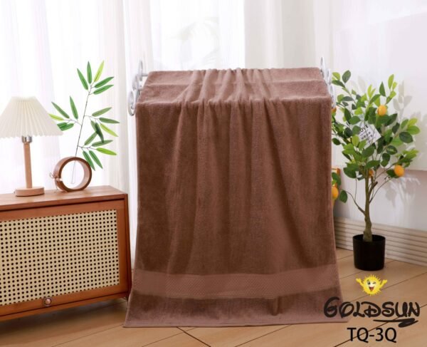 TQ - 3Q / TOALLA 100% ALGODÓN BORDADA EN ARGOLLA 80 X 150 CM (FARDO X 60 UNDS)