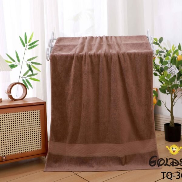 TQ - 3Q / TOALLA 100% ALGODÓN BORDADA EN ARGOLLA 80 X 150 CM (FARDO X 60 UNDS)