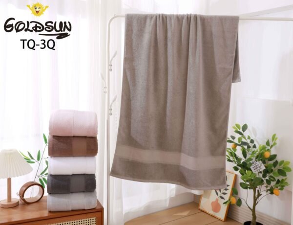 TQ - 3Q / TOALLA 100% ALGODÓN BORDADA EN ARGOLLA 80 X 150 CM (FARDO X 60 UNDS)