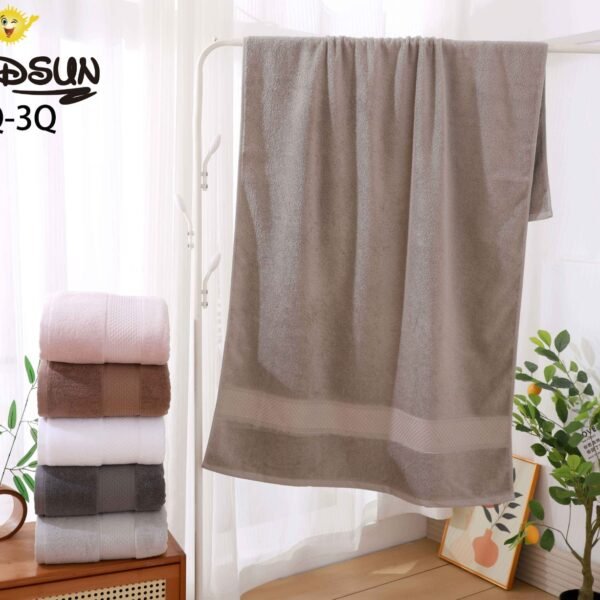 TQ - 3Q / TOALLA 100% ALGODÓN BORDADA EN ARGOLLA 80 X 150 CM (FARDO X 60 UNDS)