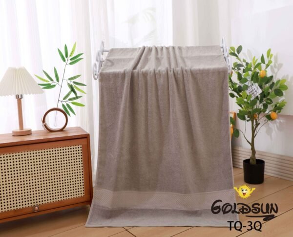 TQ - 3Q / TOALLA 100% ALGODÓN BORDADA EN ARGOLLA 80 X 150 CM (FARDO X 60 UNDS)