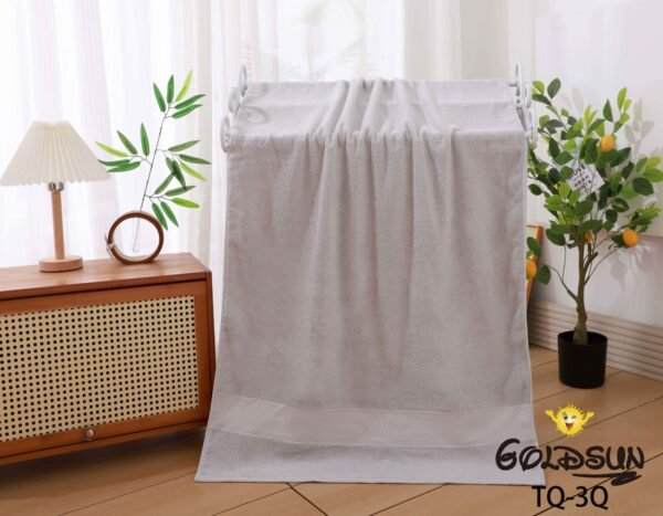 TQ - 3Q / TOALLA 100% ALGODÓN BORDADA EN ARGOLLA 80 X 150 CM (FARDO X 60 UNDS)