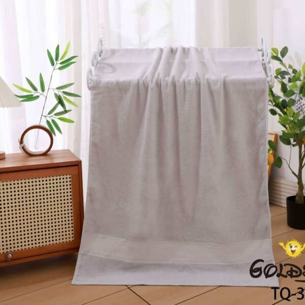 TQ - 3Q / TOALLA 100% ALGODÓN BORDADA EN ARGOLLA 80 X 150 CM (FARDO X 60 UNDS)