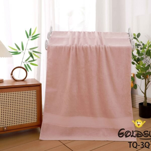 TQ - 3Q / TOALLA 100% ALGODÓN BORDADA EN ARGOLLA 80 X 150 CM (FARDO X 60 UNDS)