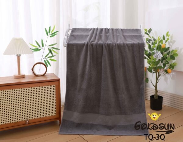 TQ - 3Q / TOALLA 100% ALGODÓN BORDADA EN ARGOLLA 80 X 150 CM (FARDO X 60 UNDS)