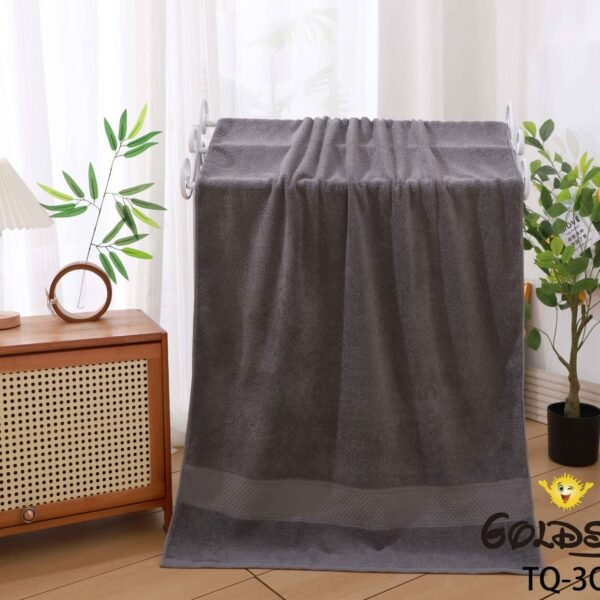 TQ - 3Q / TOALLA 100% ALGODÓN BORDADA EN ARGOLLA 80 X 150 CM (FARDO X 60 UNDS)