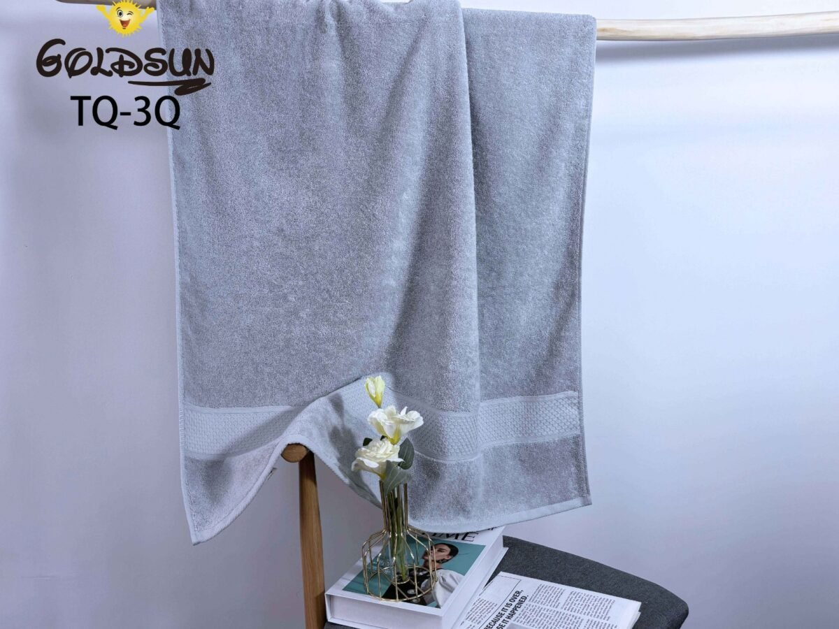 TQ - 3Q / TOALLA 100% ALGODÓN BORDADA EN ARGOLLA 80 X 150 CM (FARDO X 60 UNDS)