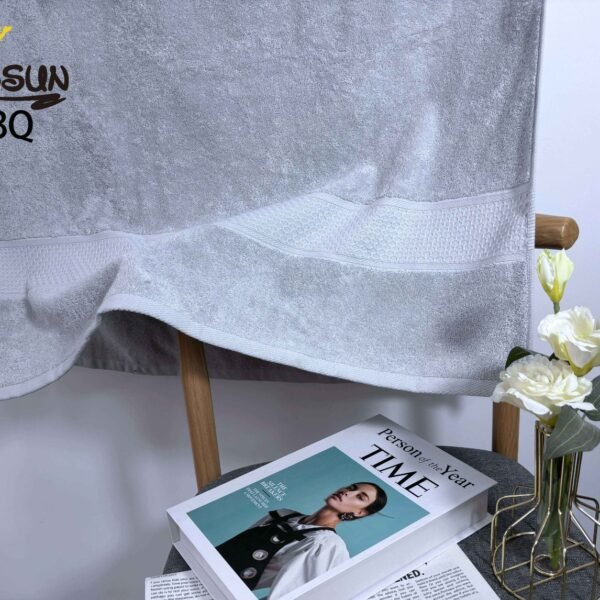 TQ - 3Q / TOALLA 100% ALGODÓN BORDADA EN ARGOLLA 80 X 150 CM (FARDO X 60 UNDS)