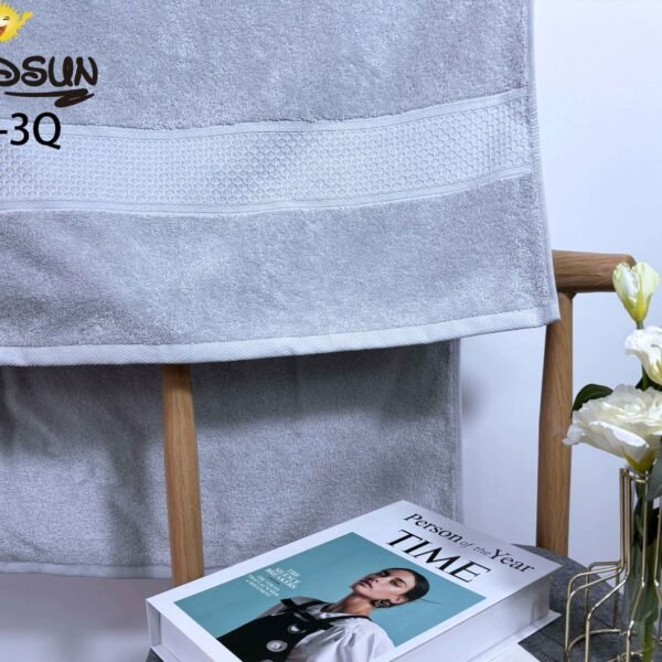 TQ - 3Q / TOALLA 100% ALGODÓN BORDADA EN ARGOLLA 80 X 150 CM (FARDO X 60 UNDS)