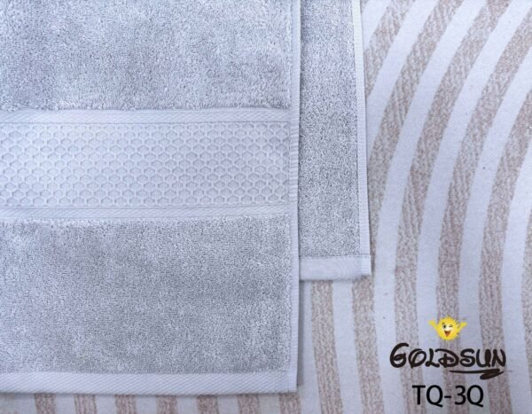 TQ - 3Q / TOALLA 100% ALGODÓN BORDADA EN ARGOLLA 80 X 150 CM (FARDO X 60 UNDS)