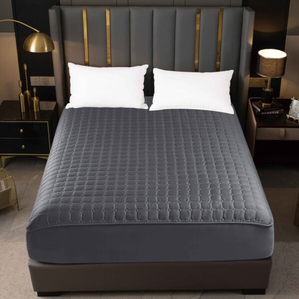 UM - 2 / PROTECTOR DE COLCHÓN IMPERMEABLE CON CIERRE (FARDO X 24 UNDS)