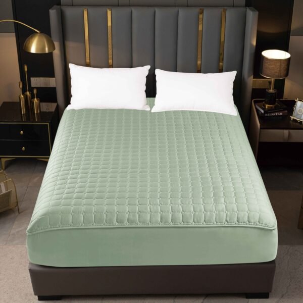 UM - 2 / PROTECTOR DE COLCHÓN IMPERMEABLE CON CIERRE (FARDO X 24 UNDS)