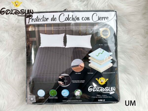 UM - 2 / PROTECTOR DE COLCHÓN IMPERMEABLE CON CIERRE (FARDO X 24 UNDS)