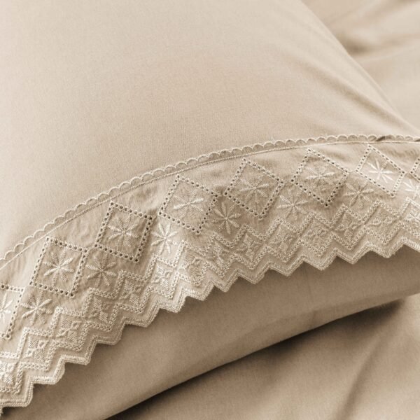 XI - 2 / SET DE SÁBANAS 4 PIEZAS C.E. CON BORDADO INGLES  PREMIUM (FARDO X 24 UNDS)